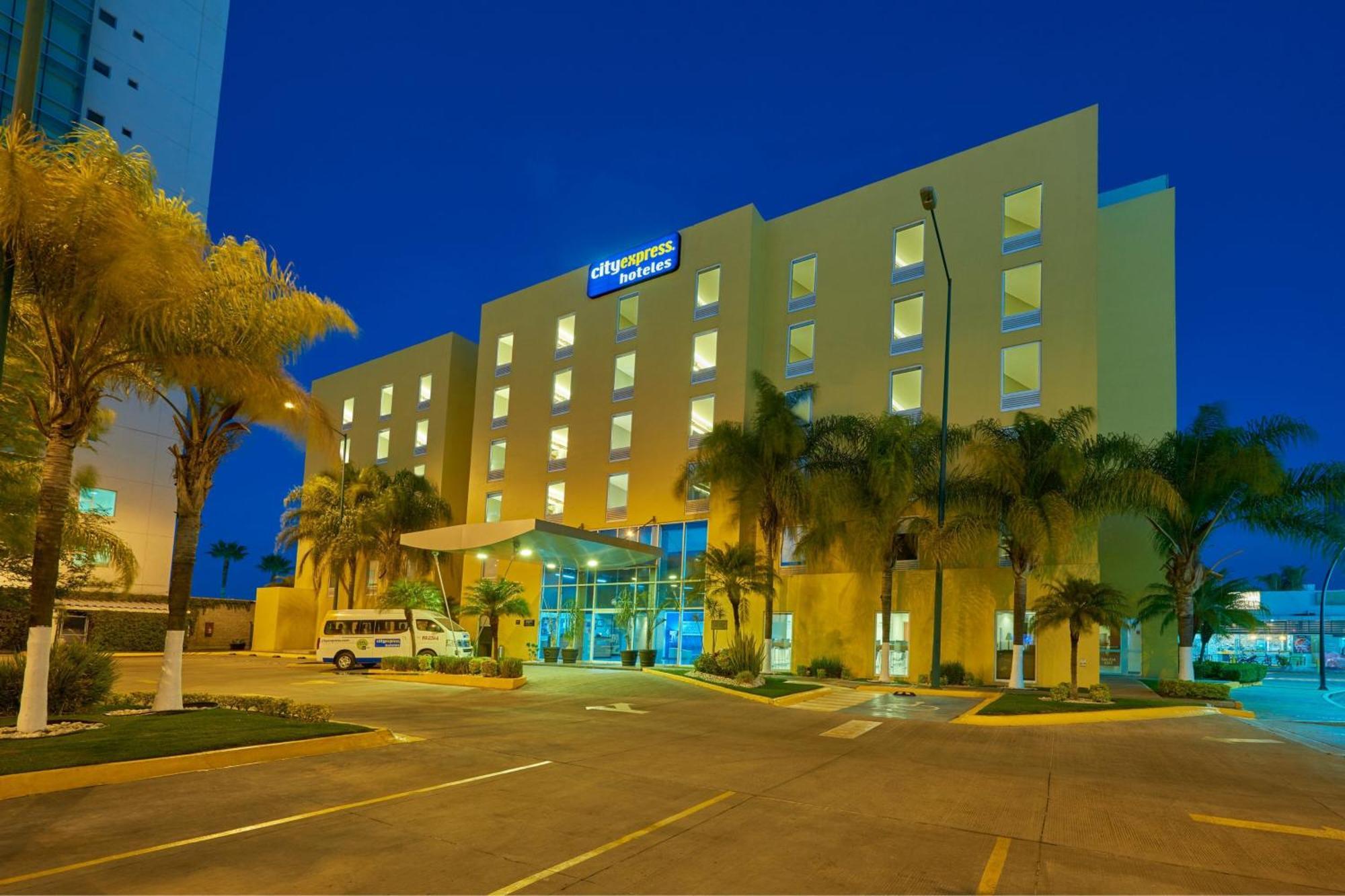 City Express By Marriott Irapuato Eksteriør bilde